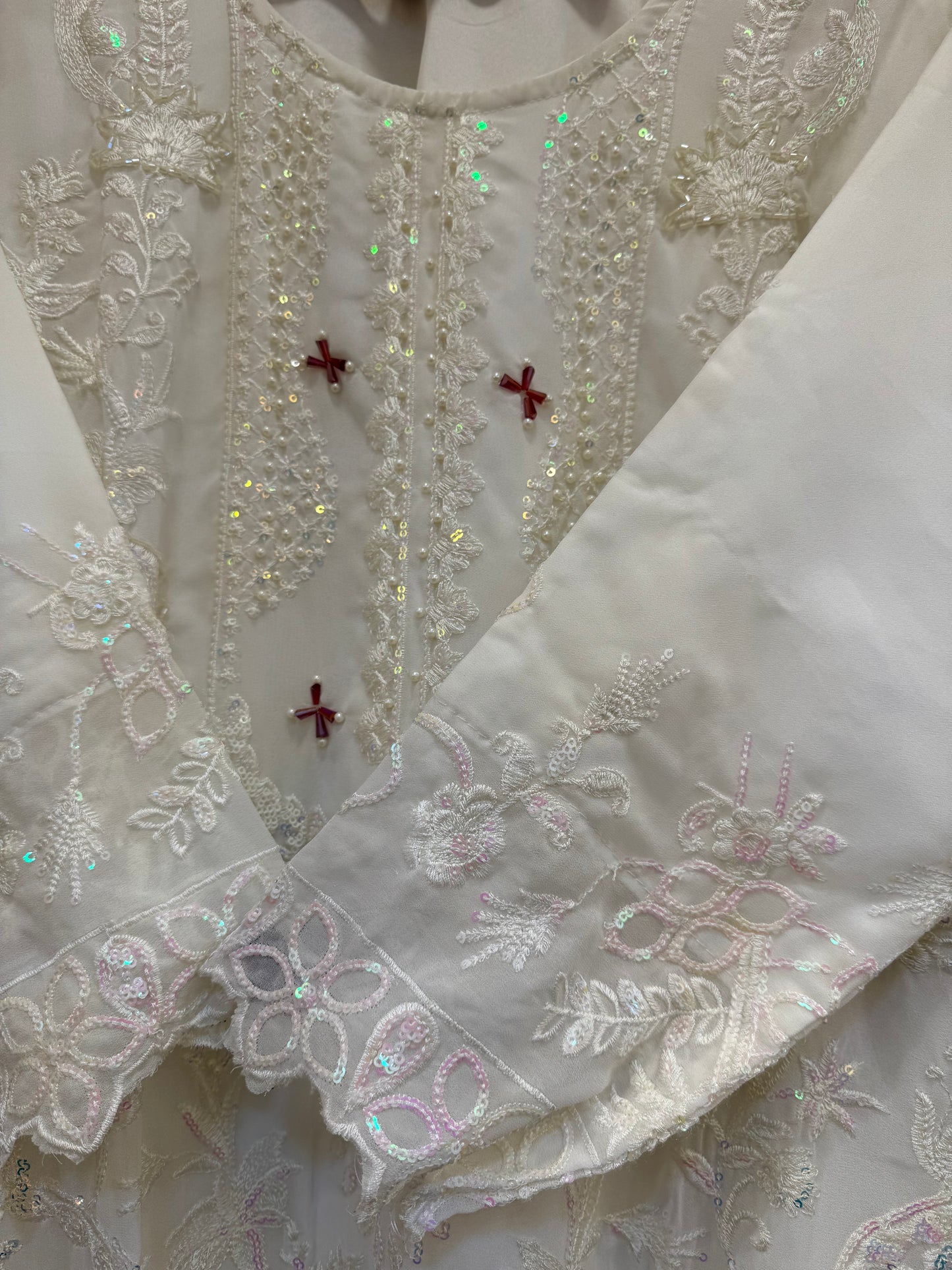 Zarqah – Cream pk stone  & Sequin Handwork pak style suit