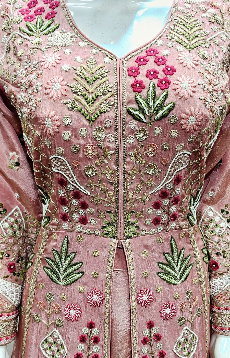 The Zoya Heritage Lehenga Set “Where timeless elegance meets handcrafted luxury.” dn001