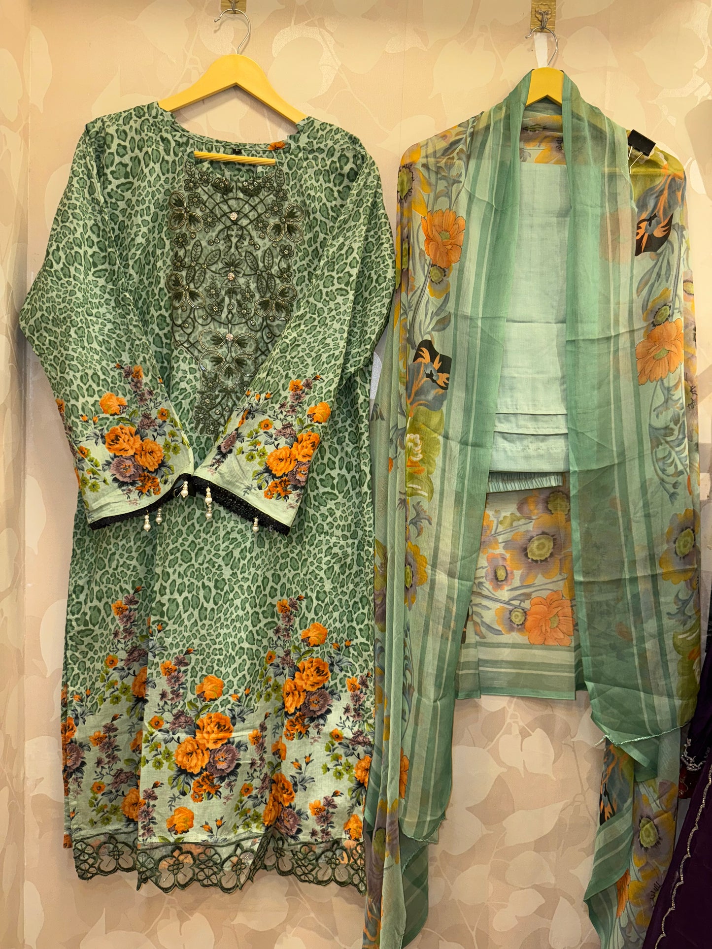 "The luxe bloom" Meadow Glow Lawn Set (chiffon dupatta)
