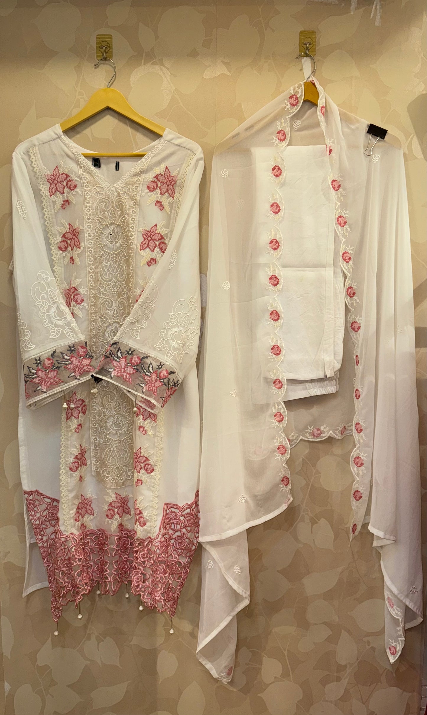Noorika – Off-White Georgette Kurta Set