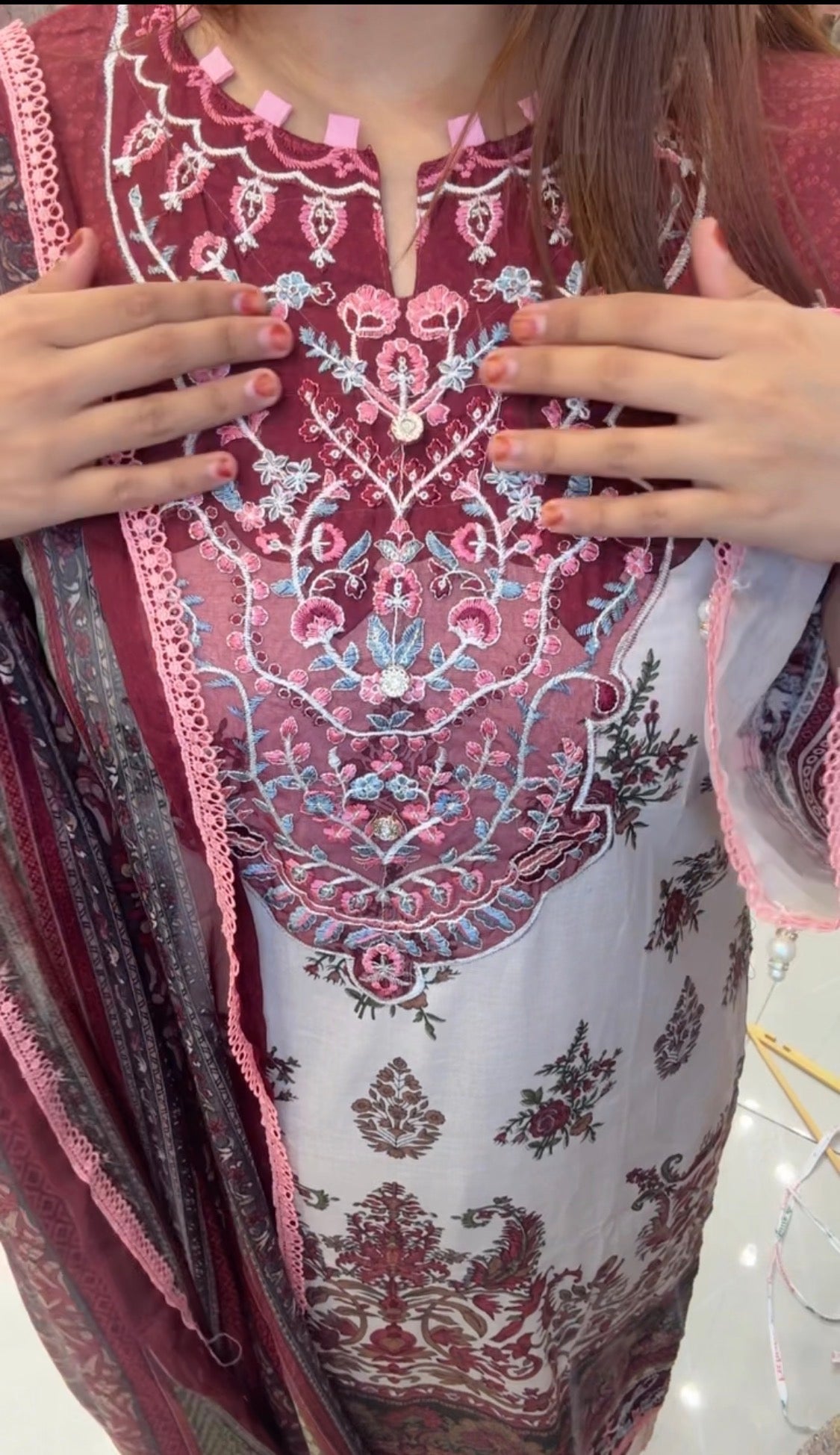 Dananeer viral  Lawn Set ( chiffon dupatta)